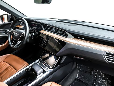 Used 2022 Audi e-tron Premium image 16