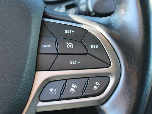 Used 2021 Jeep Cherokee Limited image 15