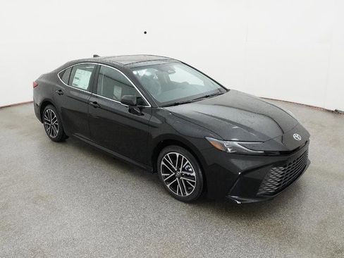 Used 2026 Toyota Camry XLE AWD/4WD image 3