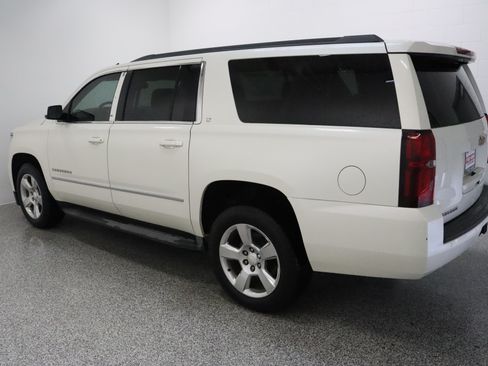 Used 2015 Chevrolet Suburban LT RWD image 9