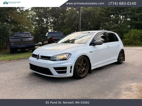 Used 2017 Volkswagen Golf 4-Door AWD/4WD image 4