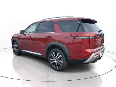 Used 2023 Nissan Pathfinder Platinum w/ Cargo Package AWD/4WD image 3