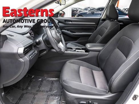 Used 2022 Nissan Altima 2.5 SV w/ SV Premium Package AWD/4WD image 14