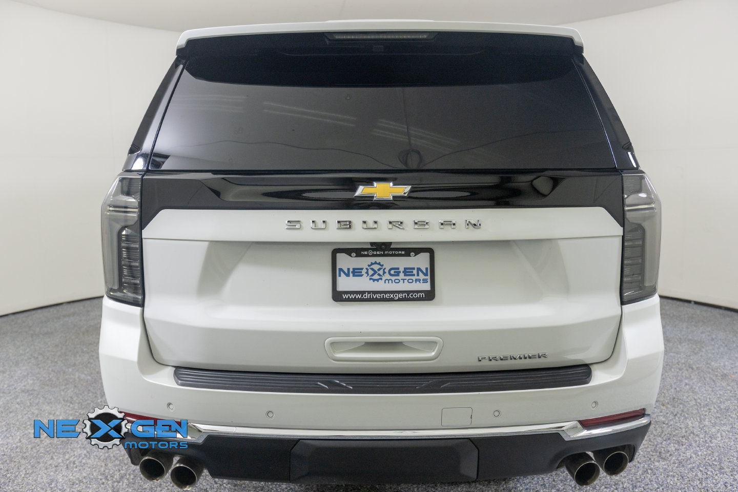 Used 2025 Chevrolet Suburban Premier AWD/4WD image 35