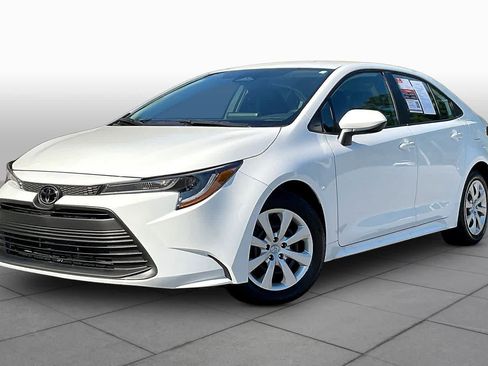 Used 2026 Toyota Corolla LE FWD image 1
