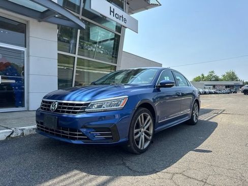 Used 2016 Volkswagen Passat 1.8T R-Line w/ R-Line Lighting Package FWD image 2