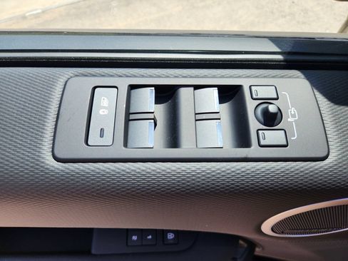 New 2026 Land Rover Discovery Limited Edition AWD/4WD image 19