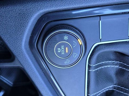 Used 2022 Volkswagen Tiguan SE R-Line image 33