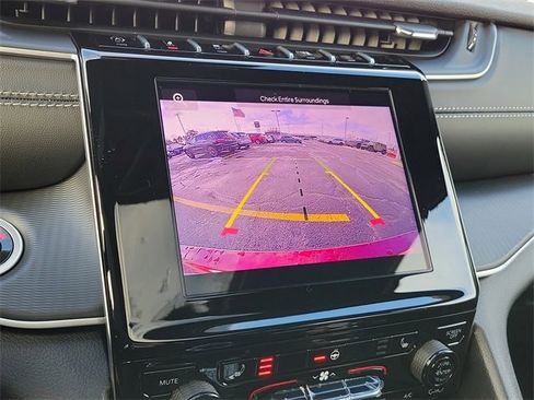 New 2025 Jeep Grand Cherokee L Altitude image 18