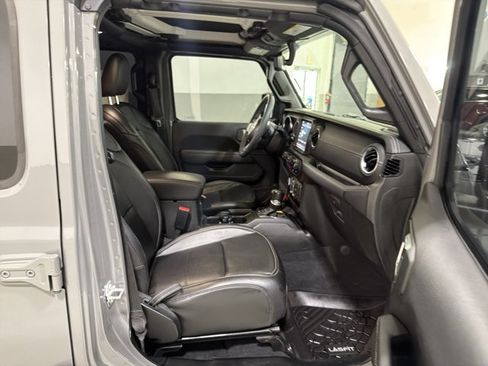 Used 2023 Jeep Wrangler Unlimited Sahara AWD/4WD image 36