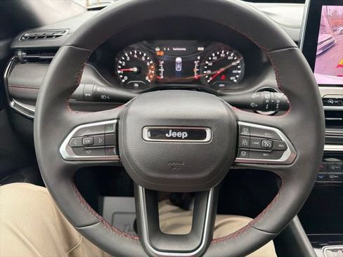 Used 2024 Jeep Compass Trailhawk image 16