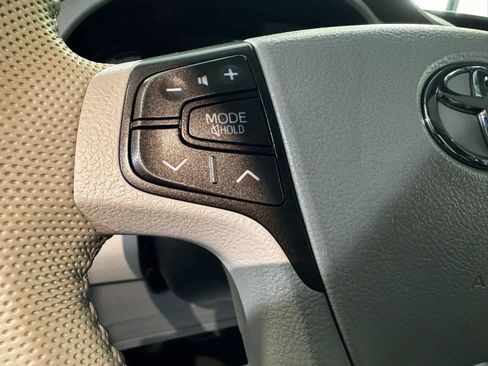 Used 2013 Toyota Sienna SE FWD image 30