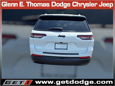 Used 2023 Jeep Grand Cherokee L Laredo RWD image 8