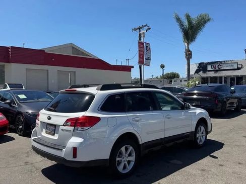 Used 2013 Subaru Outback 2.5i Limited w/ Moonroof Pkg AWD/4WD image 4