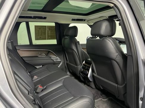 Used 2025 Land Rover Range Rover SE AWD/4WD image 21