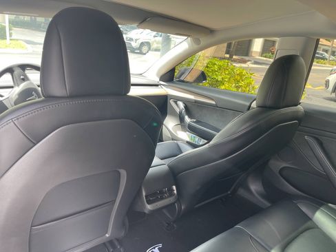 Used 2022 Tesla Model 3 Long Range AWD/4WD image 9
