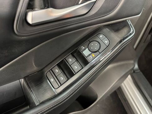 Used 2024 Nissan Rogue SV AWD/4WD image 16