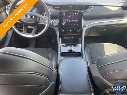 Certified 2025 Jeep Grand Cherokee Altitude AWD/4WD image 17