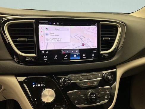 Used 2024 Chrysler Pacifica Touring-L FWD image 19