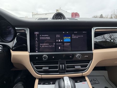 Used 2022 Porsche Macan S image 16