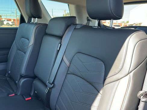 New 2025 Nissan Pathfinder Platinum image 16