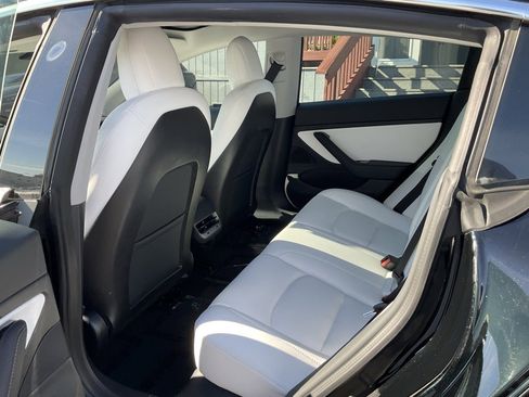 Used 2020 Tesla Model 3 Long Range image 25