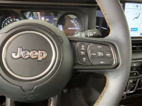 Used 2024 Jeep Wrangler Unlimited AWD/4WD image 27