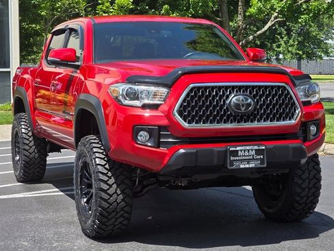 Used 2018 Toyota Tacoma TRD Off-Road w/ Technology Package AWD/4WD image 2
