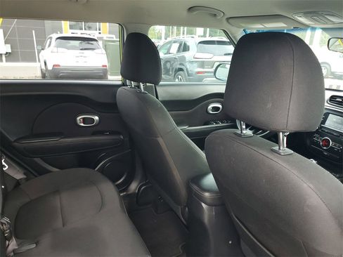 Used 2017 Kia Soul + image 29