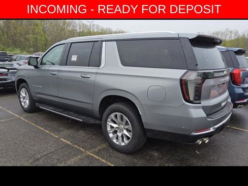 Used 2025 Chevrolet Suburban Premier w/ Sun And Tow Package AWD/4WD image 5