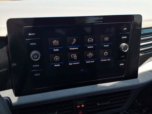 Used 2025 Volkswagen Jetta SE FWD image 29