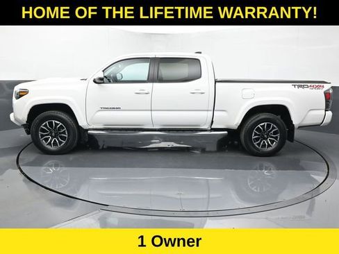 Used 2022 Toyota Tacoma TRD Sport AWD/4WD image 4