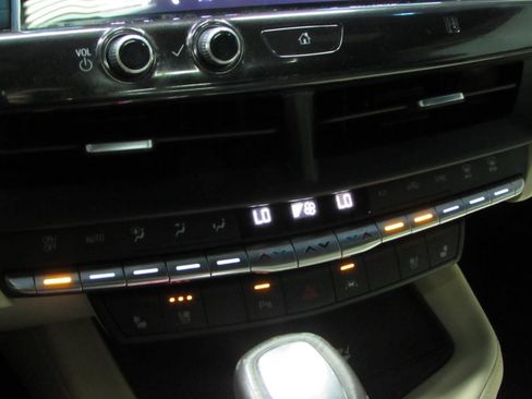 Used 2020 Cadillac CT4 Premium Luxury AWD/4WD image 30
