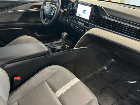 Used 2025 Toyota Camry SE AWD/4WD image 17