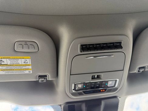 Used 2024 Ford F350 Lariat image 12