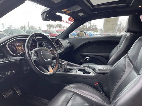 Used 2017 Dodge Challenger GT w/ Driver Convenience Group image 11