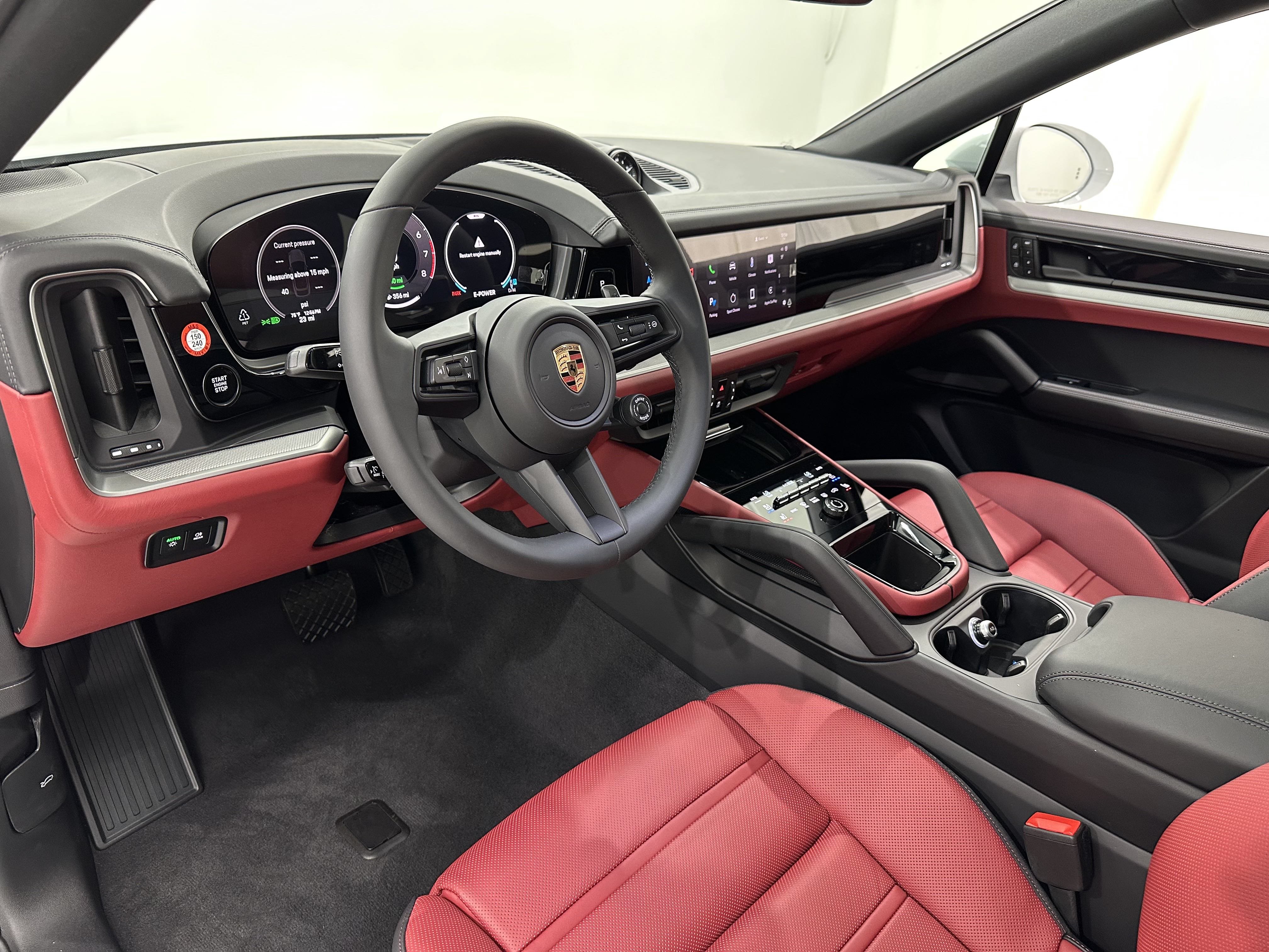 Used 2025 Porsche Cayenne E-Hybrid Coupe AWD/4WD image 26