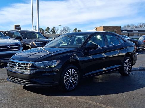 Used 2021 Volkswagen Jetta SE w/ SE Cold Weather Package image 3