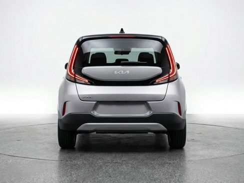 Used 2025 Kia Soul LX w/ LX Technology Package FWD image 7
