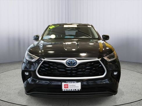 Certified 2021 Toyota Highlander XLE image 3