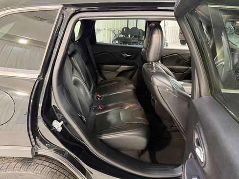 Used 2020 Jeep Cherokee Limited image 12