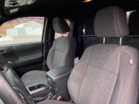 Used 2019 Toyota Tacoma TRD Off-Road image 14