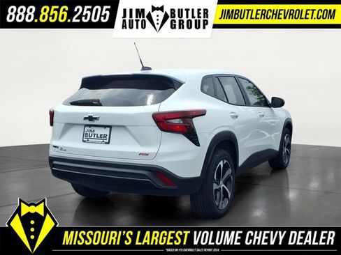 Used 2024 Chevrolet Trax RS w/ Sunroof Package FWD image 23