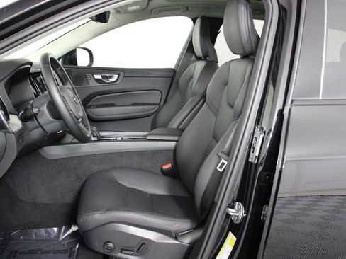 Certified 2025 Volvo XC60 B5 Plus AWD/4WD image 31