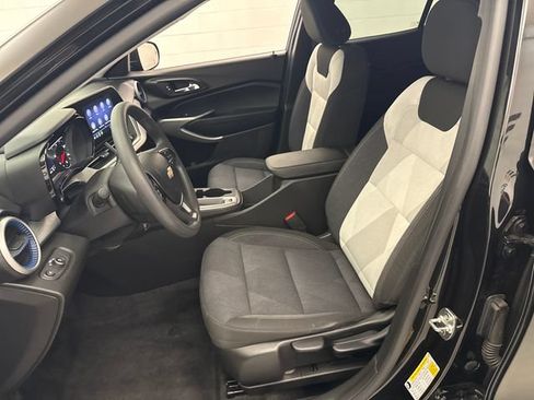 Used 2024 Chevrolet Trax LS FWD image 9