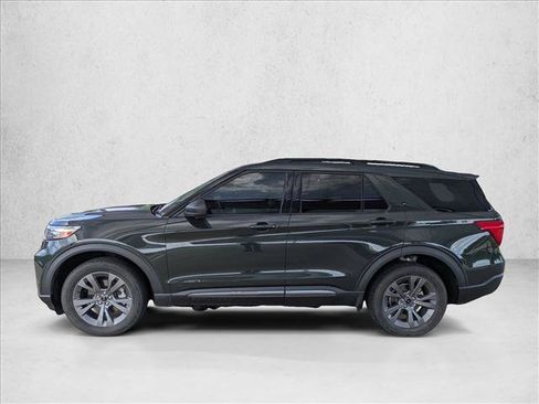 Used 2021 Ford Explorer XLT w/ Equipment Group 202A image 8