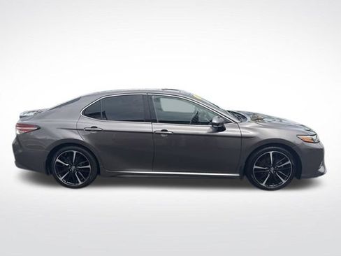 Used 2018 Toyota Camry XSE FWD image 2