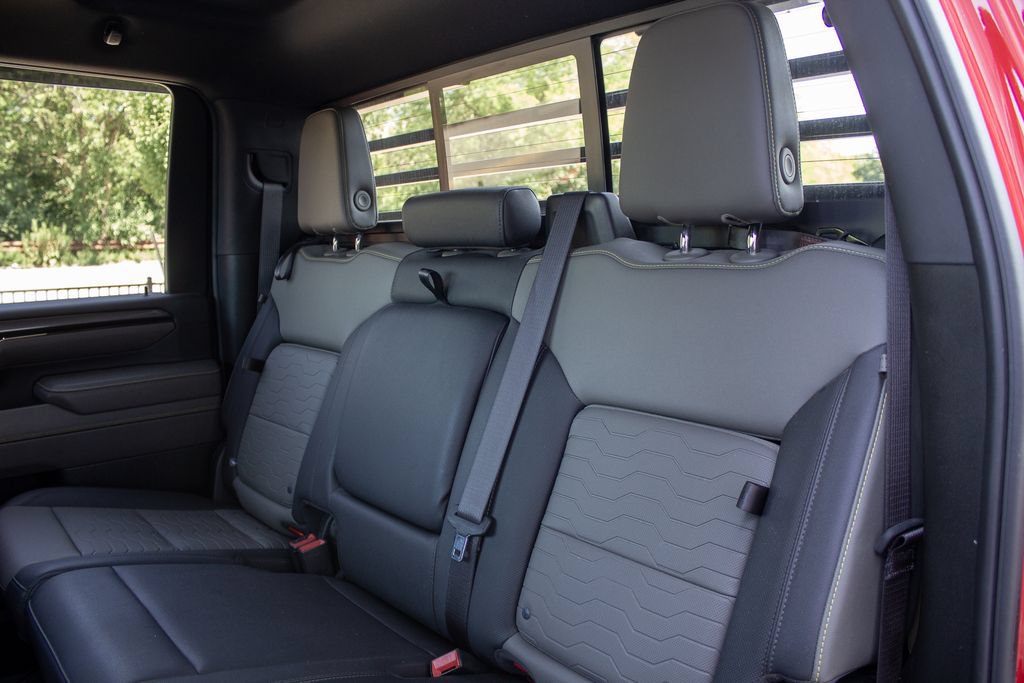 Used 2024 Chevrolet Silverado 2500 ZR2 w/ Technology Package AWD/4WD image 21