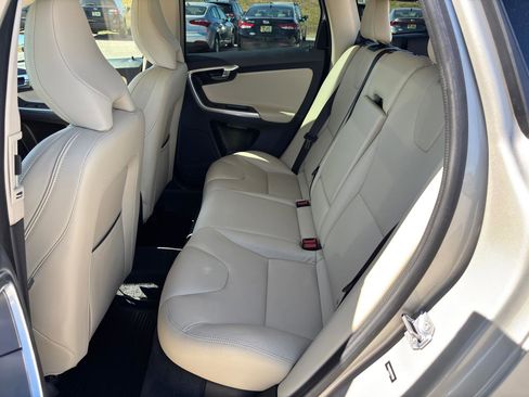 Used 2017 Volvo XC60 T6 Dynamic w/ Preferred Option Package AWD/4WD image 21