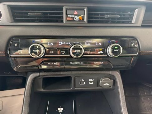 Used 2025 Honda Pilot TrailSport image 26